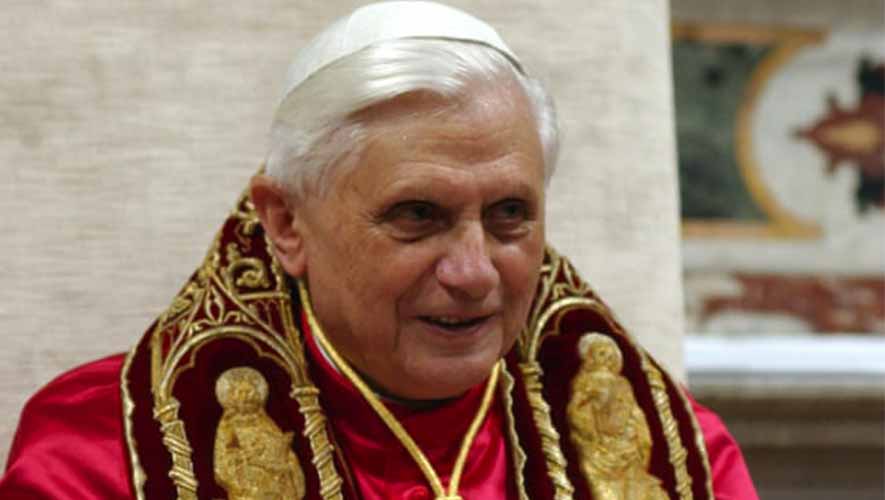 Бывший Папа Римский Бенедикт XVI начал новую атаку на ЛГБТ + людей