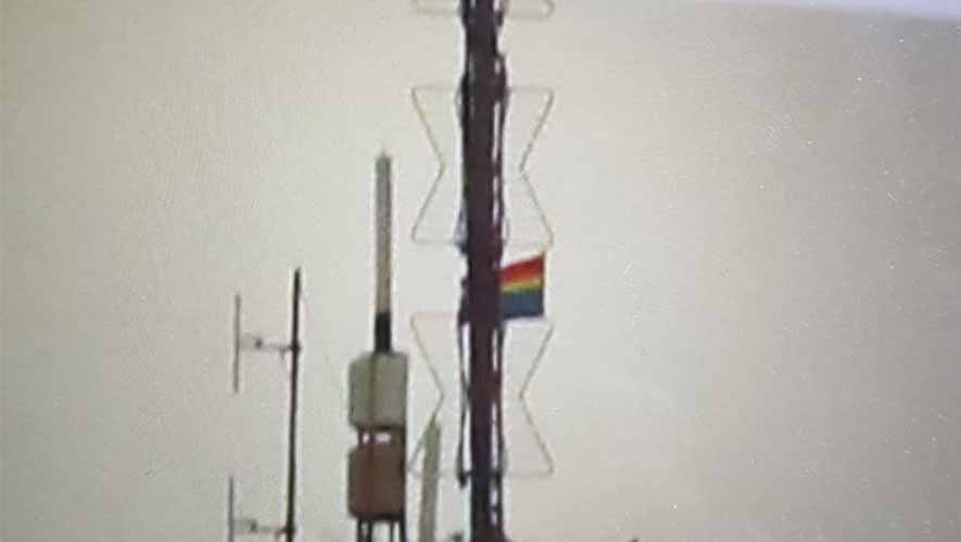 17 мая в день борьбы с гомофобией над Одессой подняли флаг ЛГБТ